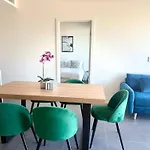 New Olympic Park 2 Bedroom Condo -Pool Gym Parking