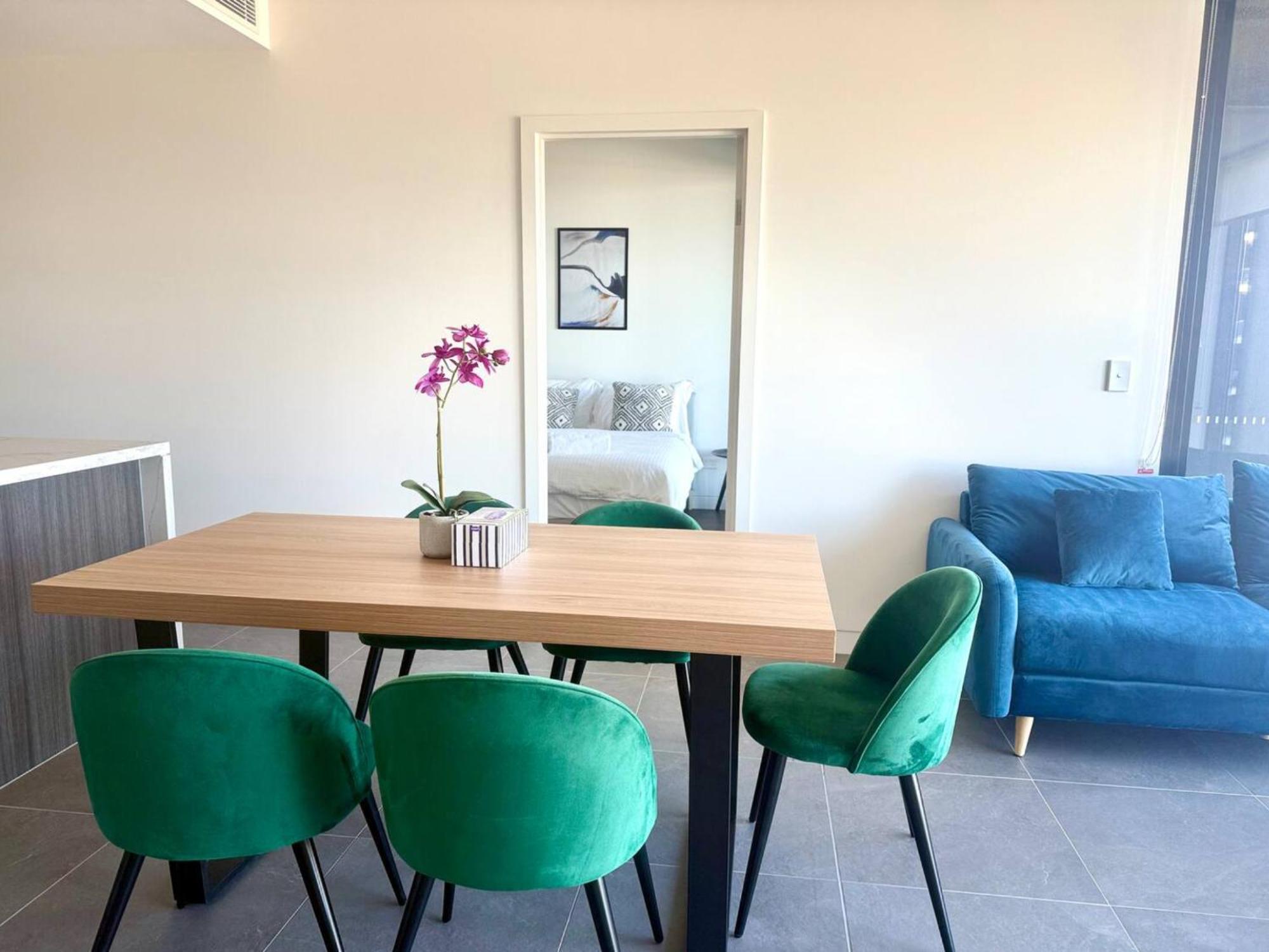 New Olympic Park 2 Bedroom -pool Gym Parking Apartment Sydney