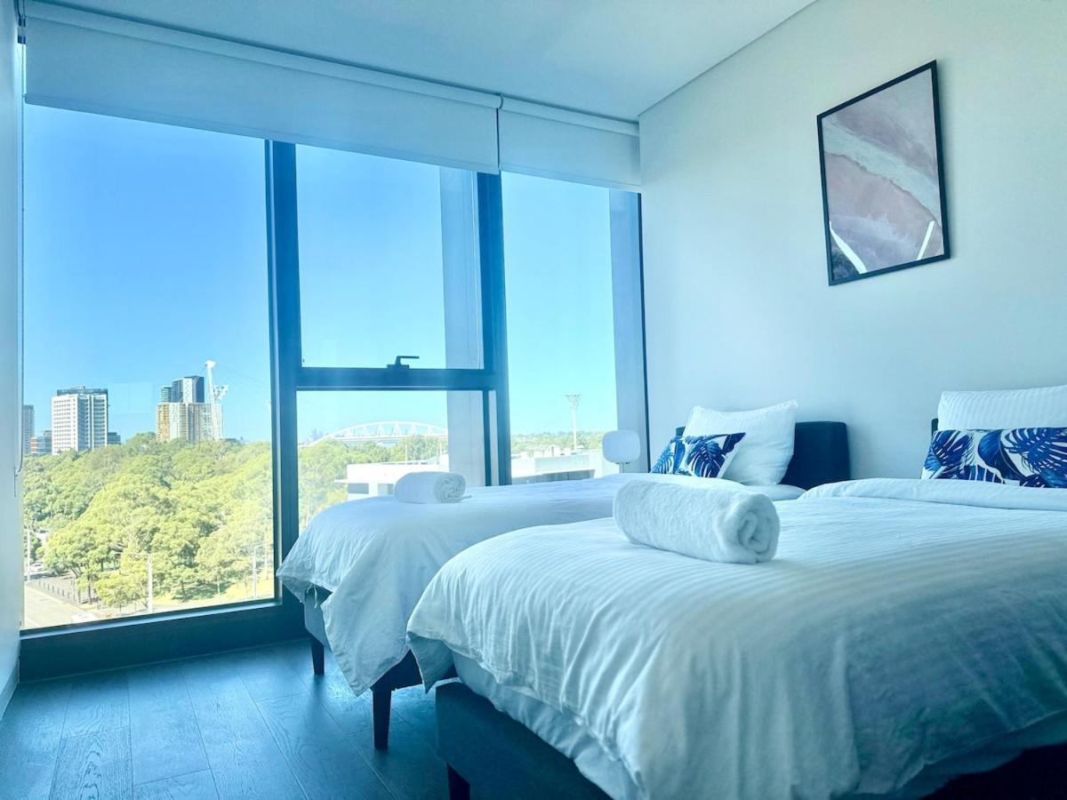 New Olympic Park 2 Bedroom -pool Gym Parking Apartment