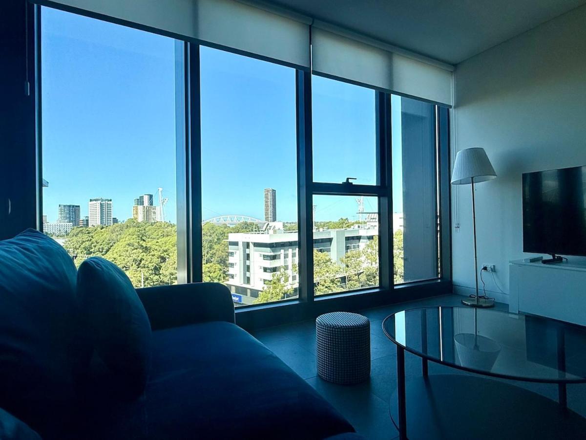 New Olympic Park 2 Bedroom -pool Gym Parking Apartment