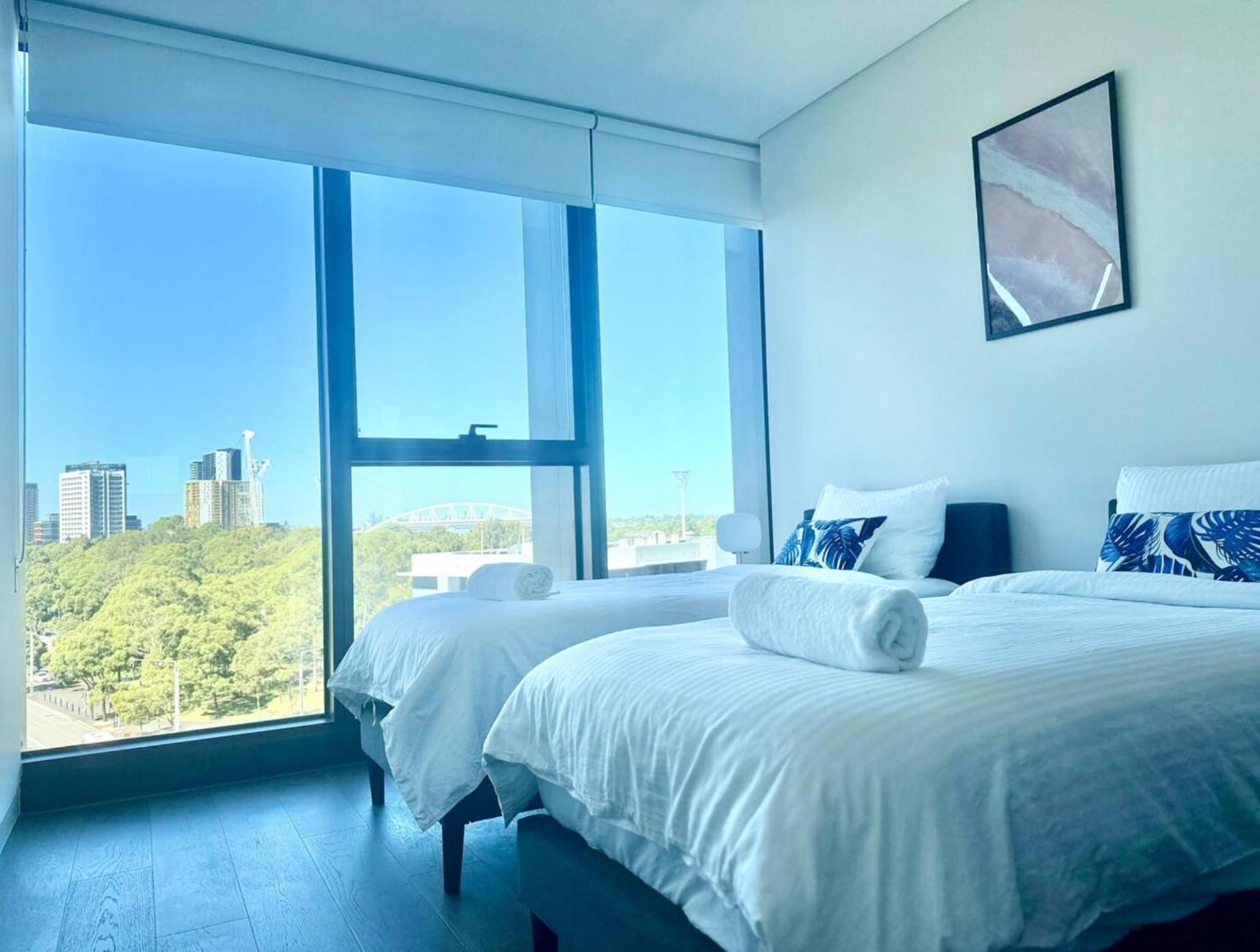New Olympic Park 2 Bedroom -pool Gym Parking Apartment *