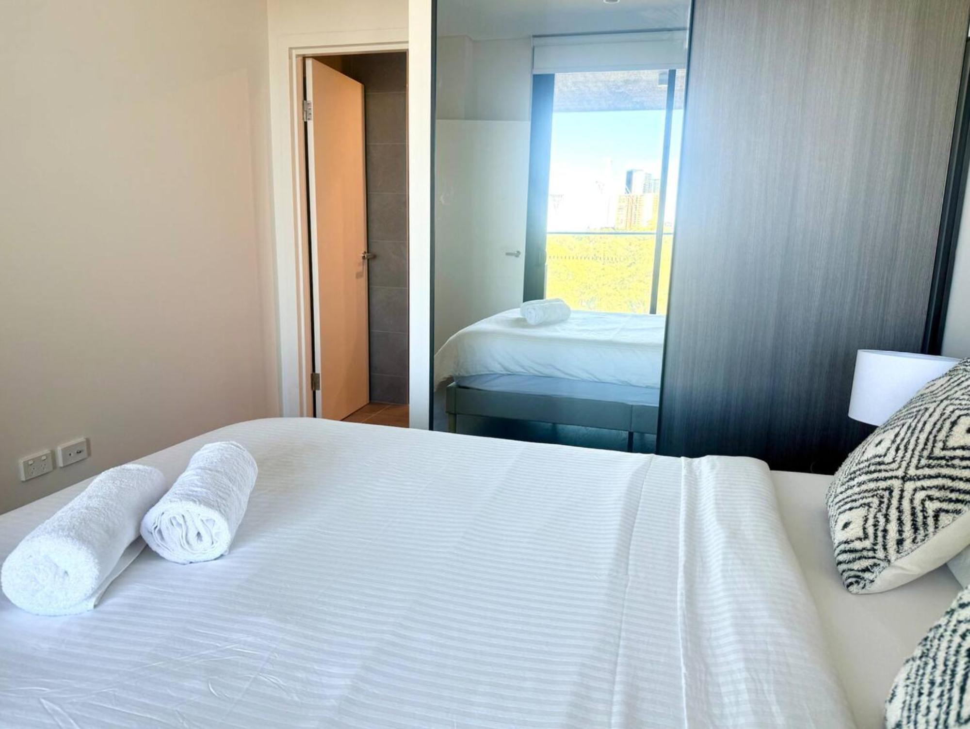 New Olympic Park 2 Bedroom -pool Gym Parking *