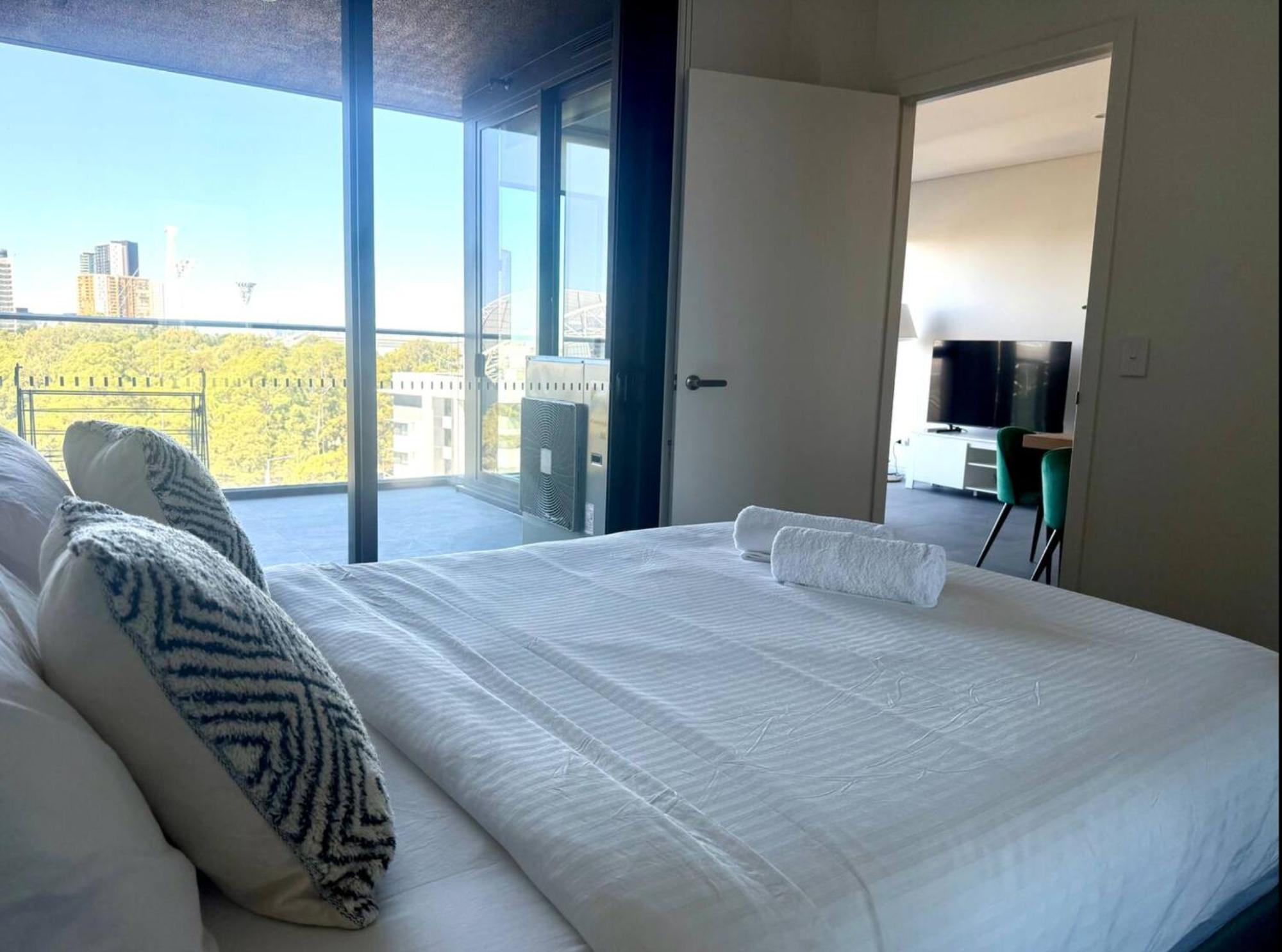 New Olympic Park 2 Bedroom -pool Gym Parking Apartment Sydney